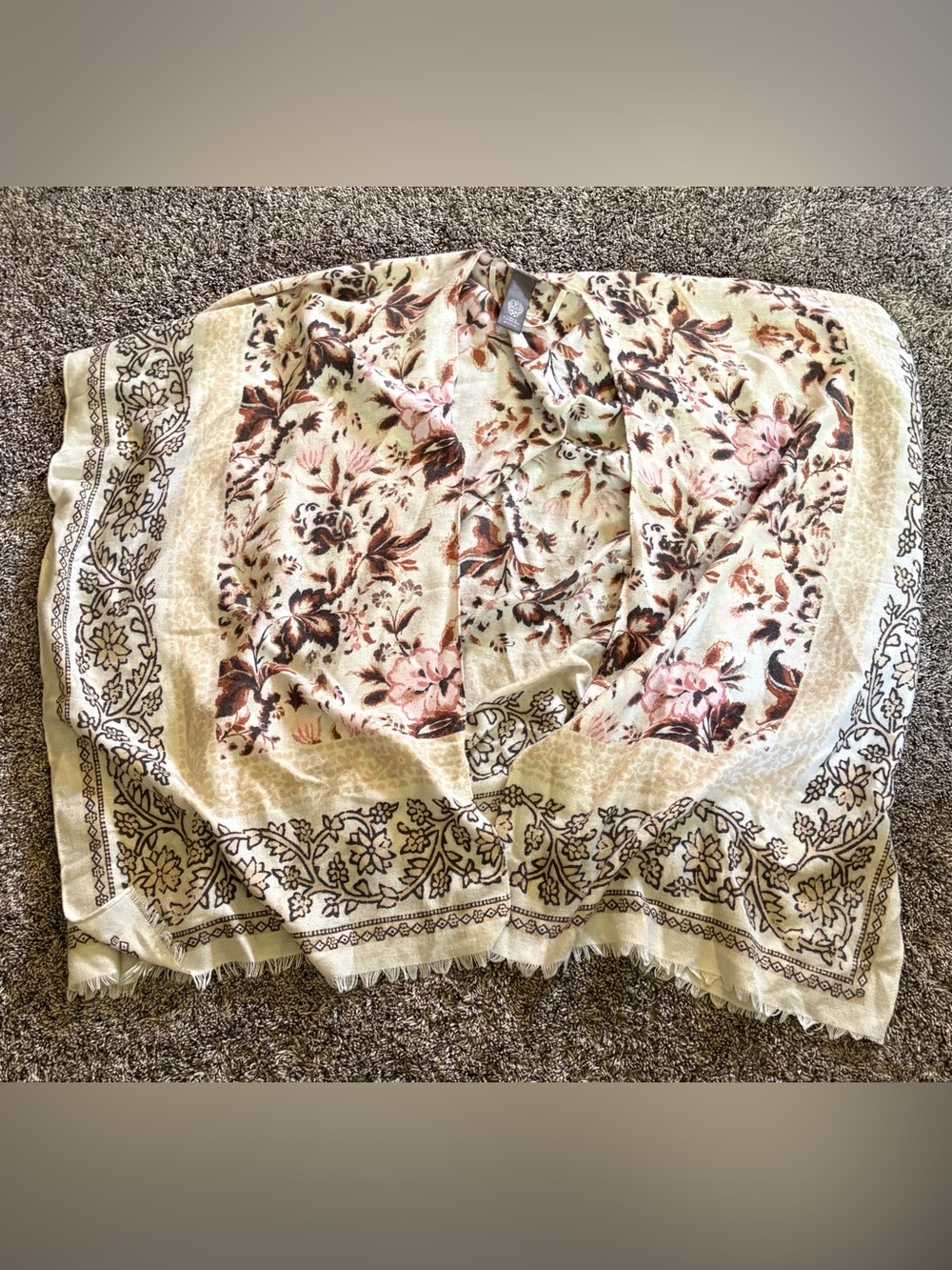 Vince Camuto Cream Floral Fringe Cape